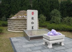 荣毅仁纪念碑：传承先贤精神，照亮民族前行之路